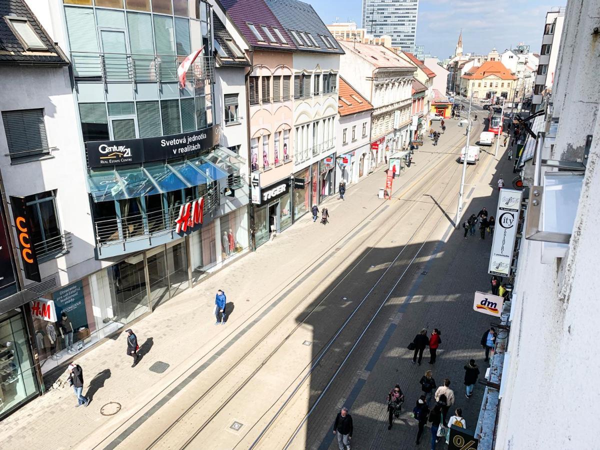 Gorgeous City Center Apartment In Bratislava With Free Parking Buitenkant foto