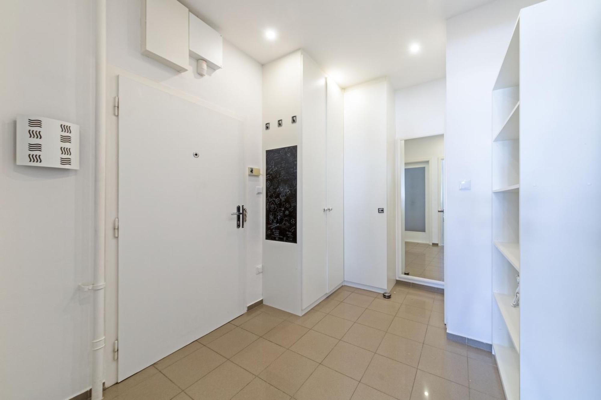 Gorgeous City Center Apartment In Bratislava With Free Parking Buitenkant foto